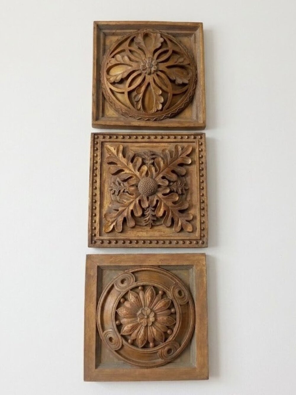Set of 3 Vintage Resin Wall Plaques Gold Tone Floral Medallion Hollywood Regency